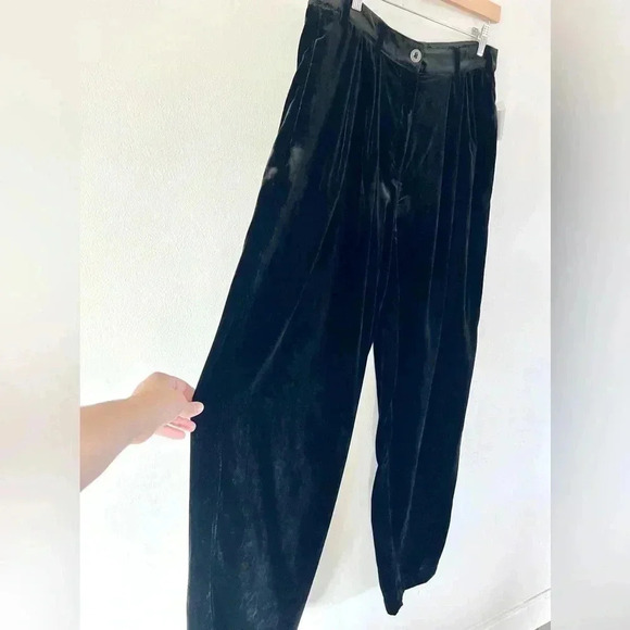 Urban Outfitters BDG Black Velvet Pleated Wide Leg Trousers Pant Size 6, NWT - Picture 3 of 11